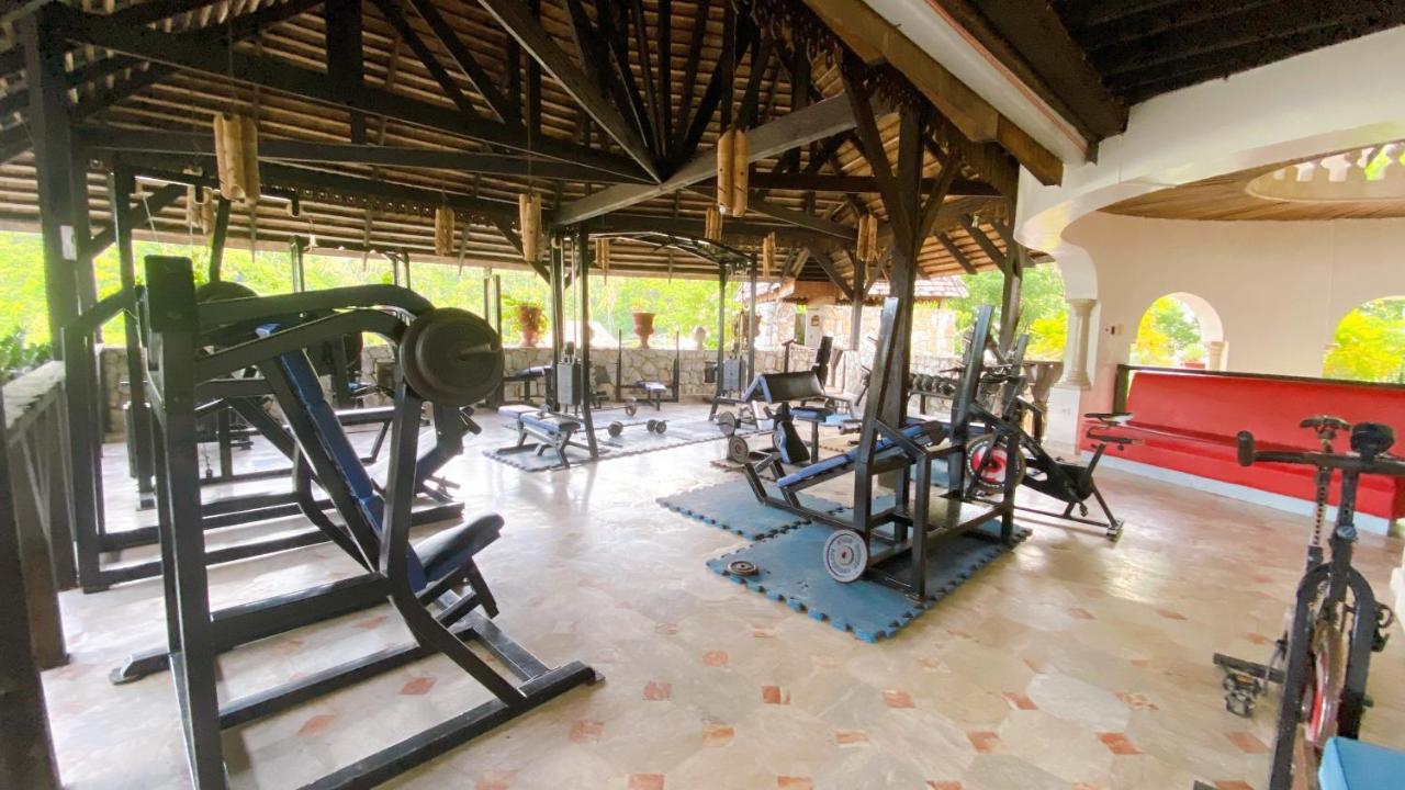 Tropicana Castle Dive Resort Powered By Cocotel Puerto Galera Eksteriør bilde