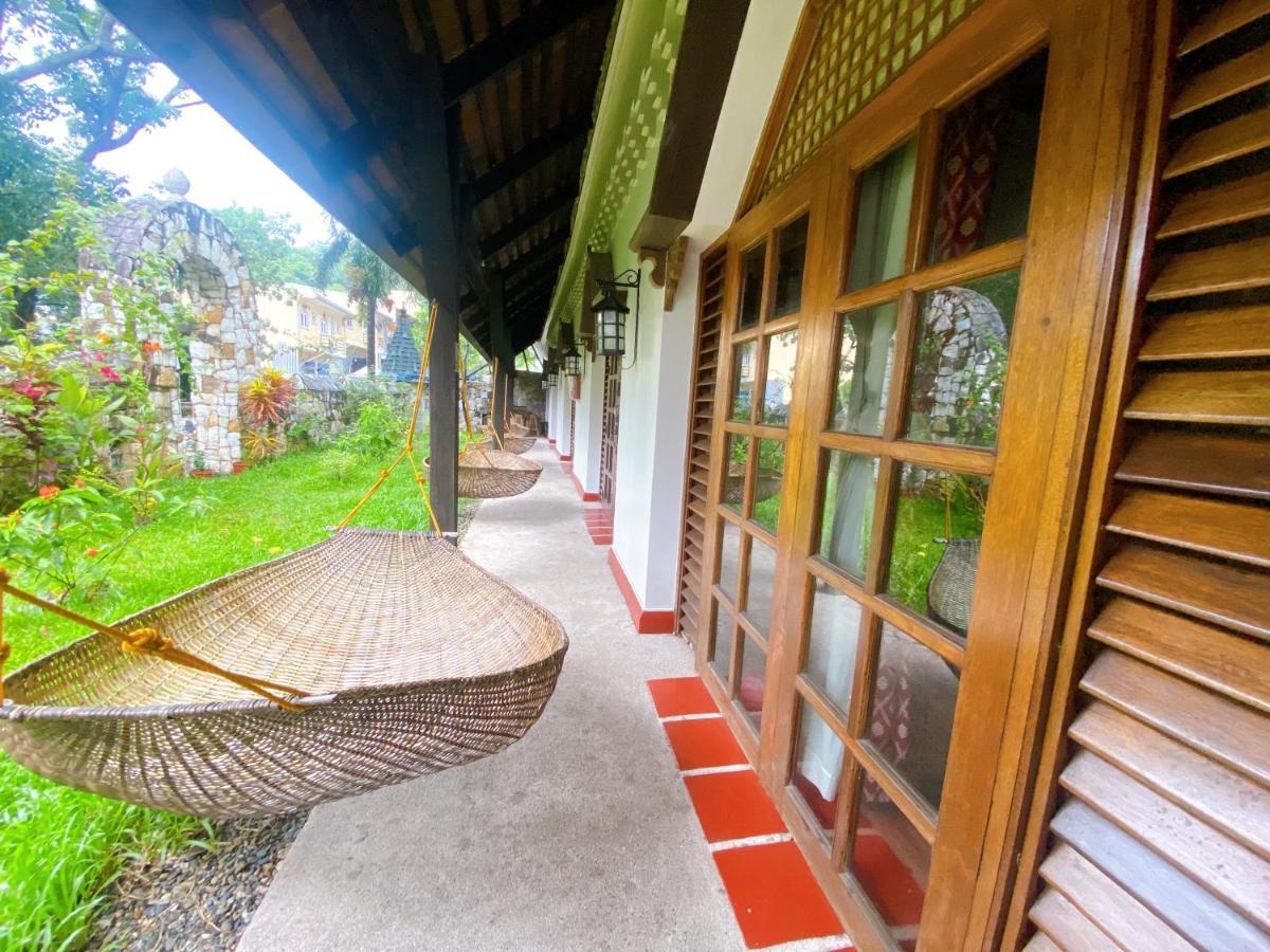 Tropicana Castle Dive Resort Powered By Cocotel Puerto Galera Eksteriør bilde