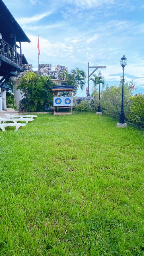 Tropicana Castle Dive Resort Powered By Cocotel Puerto Galera Eksteriør bilde