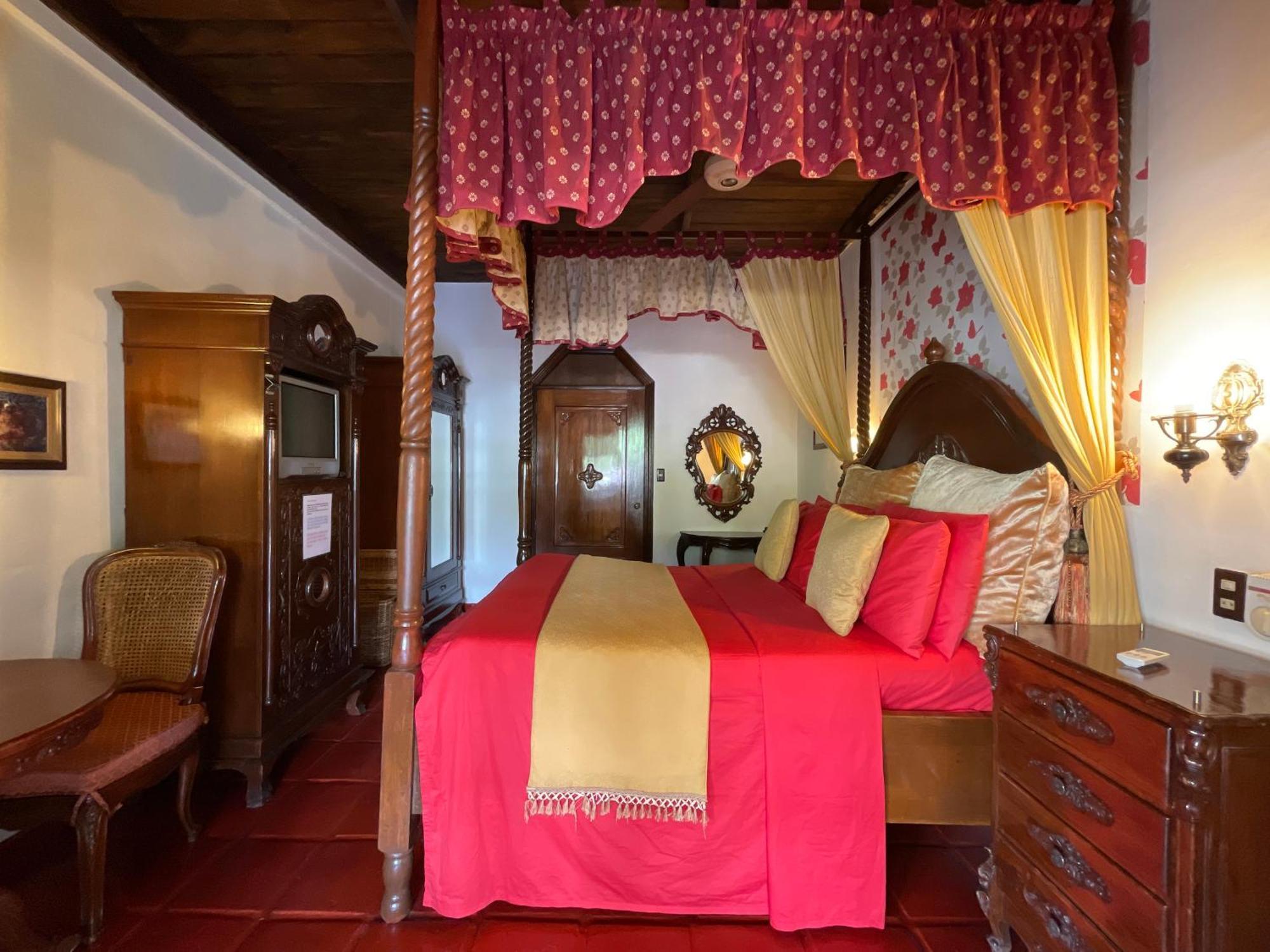 Tropicana Castle Dive Resort Powered By Cocotel Puerto Galera Rom bilde