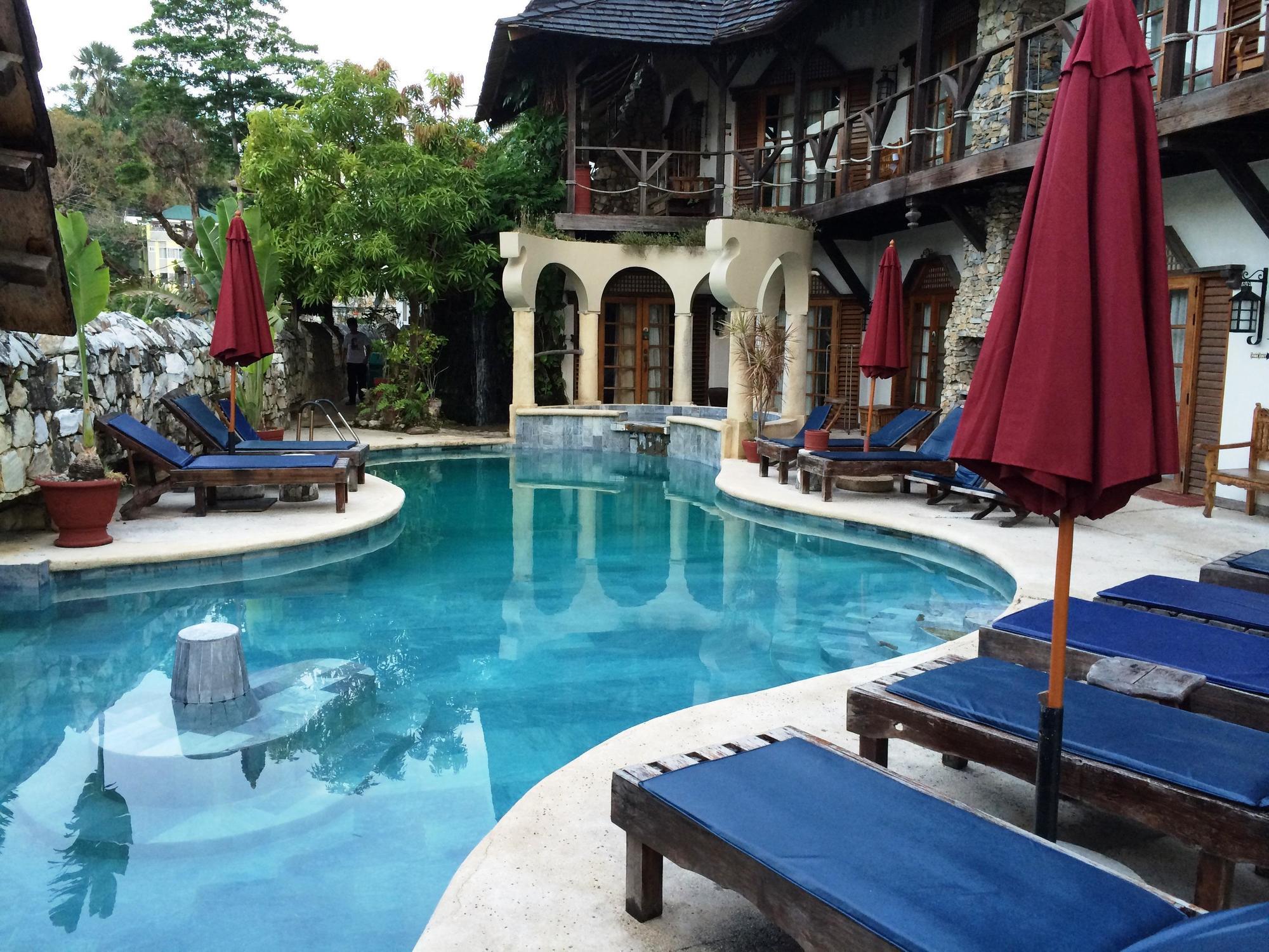 Tropicana Castle Dive Resort Powered By Cocotel Puerto Galera Eksteriør bilde
